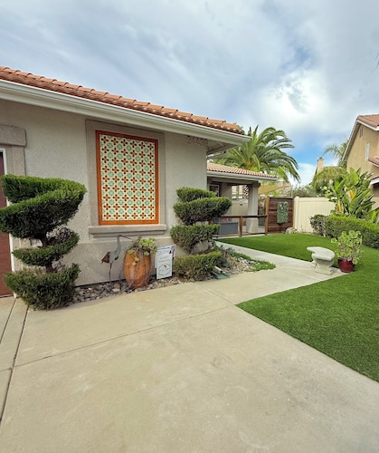 Entire Casita and Cal king bed, sofa bed and kitchen just minutes from Temecula.