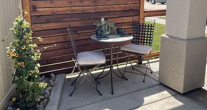 Entire Casita and Cal king bed, sofa bed and kitchen just minutes from Temecula.