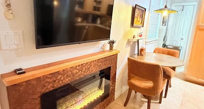 Entire Casita and Cal king bed, sofa bed and kitchen just minutes from Temecula.