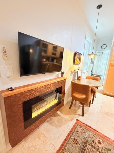 Entire Casita and Cal king bed, sofa bed and kitchen just minutes from Temecula.