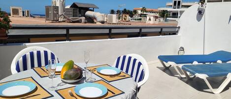 تناول الطعام بالخارج