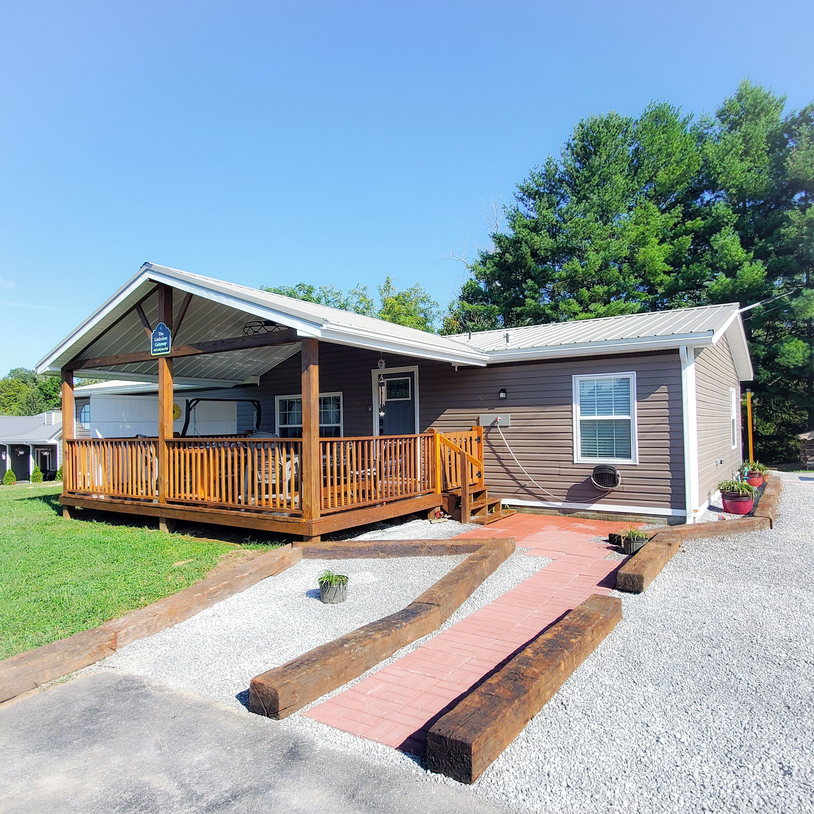 THE LINKVIEW GETAWAY 4 bed/2 bath. 3 m to Jamestown Marina. 1 m from town square