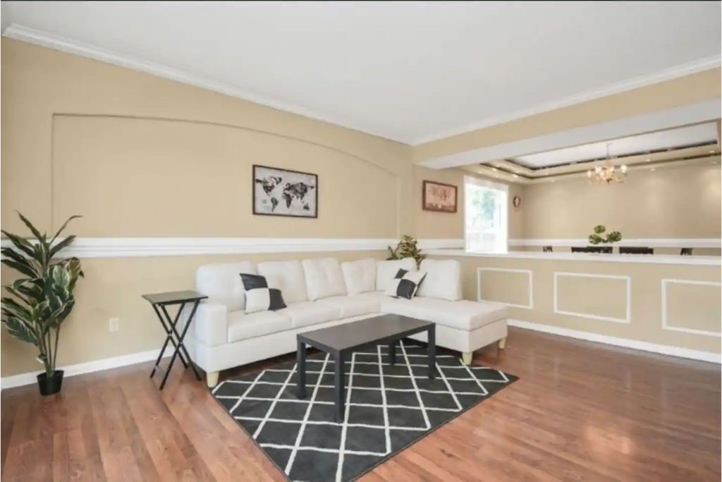 Spacious Houston Home  5 Bedrooms 3.5 Bathrooms 12 beds perfect for large group 