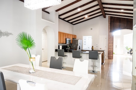 Dining. Private house with pool Kissimmee/Orlando