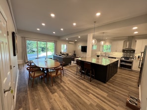 First floor dining for 8, with bar seating for 4