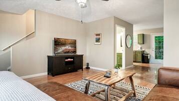 2 bedrooms, iron/ironing board, travel cot, WiFi