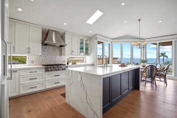 Large waterfall island and breakfast table that seats 6