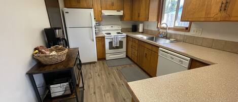 冰箱、微波炉、烤箱、炉灶