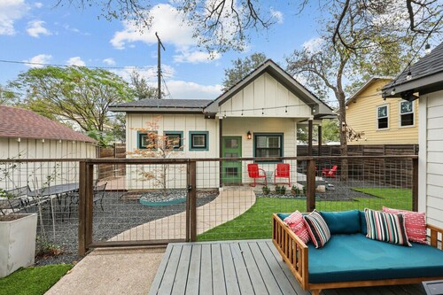 Charming Downtown Casita
