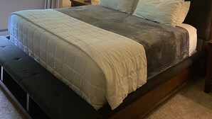 3 bedrooms, desk, iron/ironing board, WiFi (free)