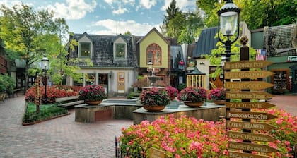 Pet Friendly Smoky Cabin Retreat・Hot Tub・Arcade