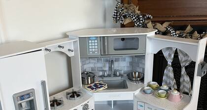 The Cove House- completely renovated 1910 beach house