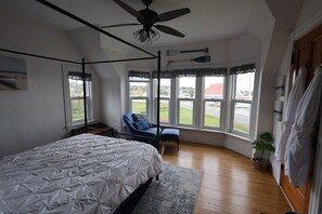 5 quartos, escrivaninha, Wi-Fi de cortesia, roupa de cama