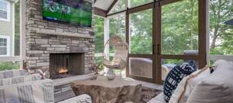 WATER VIEW@MarinaResort w/ POOL + LARGE SunRoom & Patio