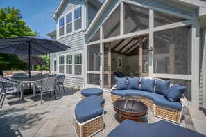 Outdoor dining - WATER VIEW@MarinaResort w/ POOL + LARGE SunRoom & Patio (South Haven)