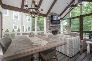 Dining - WATER VIEW@MarinaResort w/ POOL + LARGE SunRoom & Patio (South Haven)