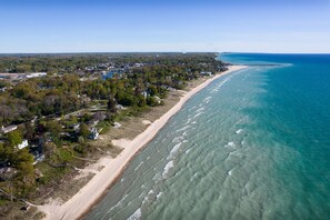 Sun loungers, beach towels - WATER VIEW@MarinaResort w/ POOL + LARGE SunRoom & Patio (South Haven)