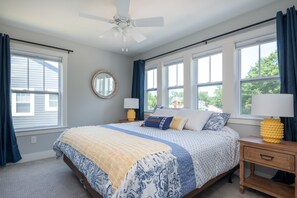 5 habitaciones, tabla de planchar con plancha y cuna de viaje 