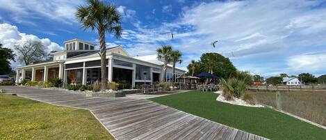 المنشأة من الخارج