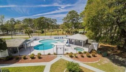 Family-Friendly Calabash Condo Close to Beach with Pool!