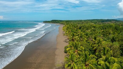 CASA AZUL Beautiful beach house w/private pool 200 yards from the beach