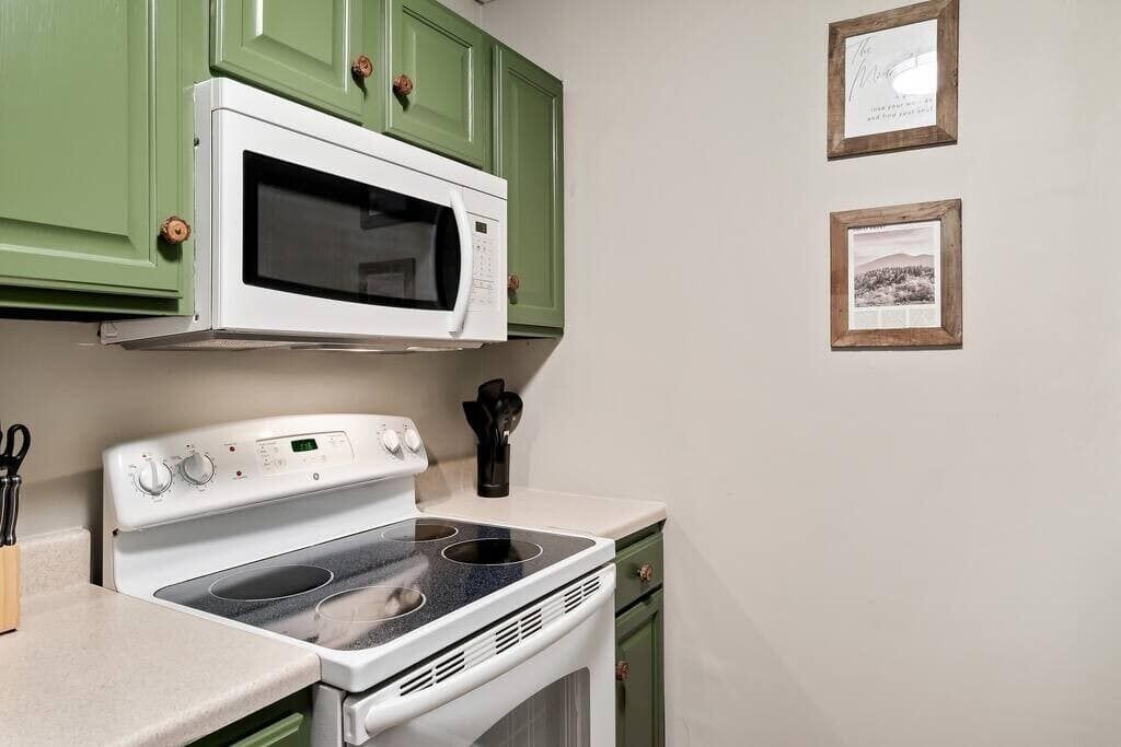 Frigorífic, microones, forn i placa de cuina 