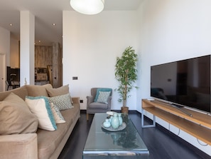 TV - Magnificent apartment with balconies and views of the Cathedral II (Málaga)