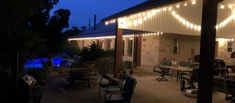 Colorado River TX, Boat ramp, Fishing, paddling, Pool, BBQ, Round Top, La Grange