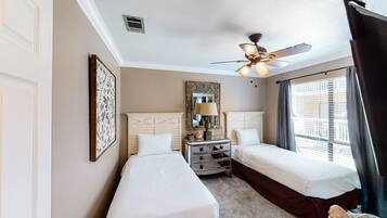 2 quartos, ferros/tábuas de passar roupa, acesso de cortesia à internet