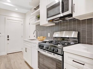 Fridge, microwave, oven, stovetop - Newly Renovated & Elegant 2BR only 4mi to Disney (Fullerton)