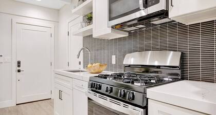 Newly Renovated & Elegant 2BR only 4mi to Disney