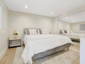 2 bedrooms, iron/ironing board, free WiFi, bed sheets