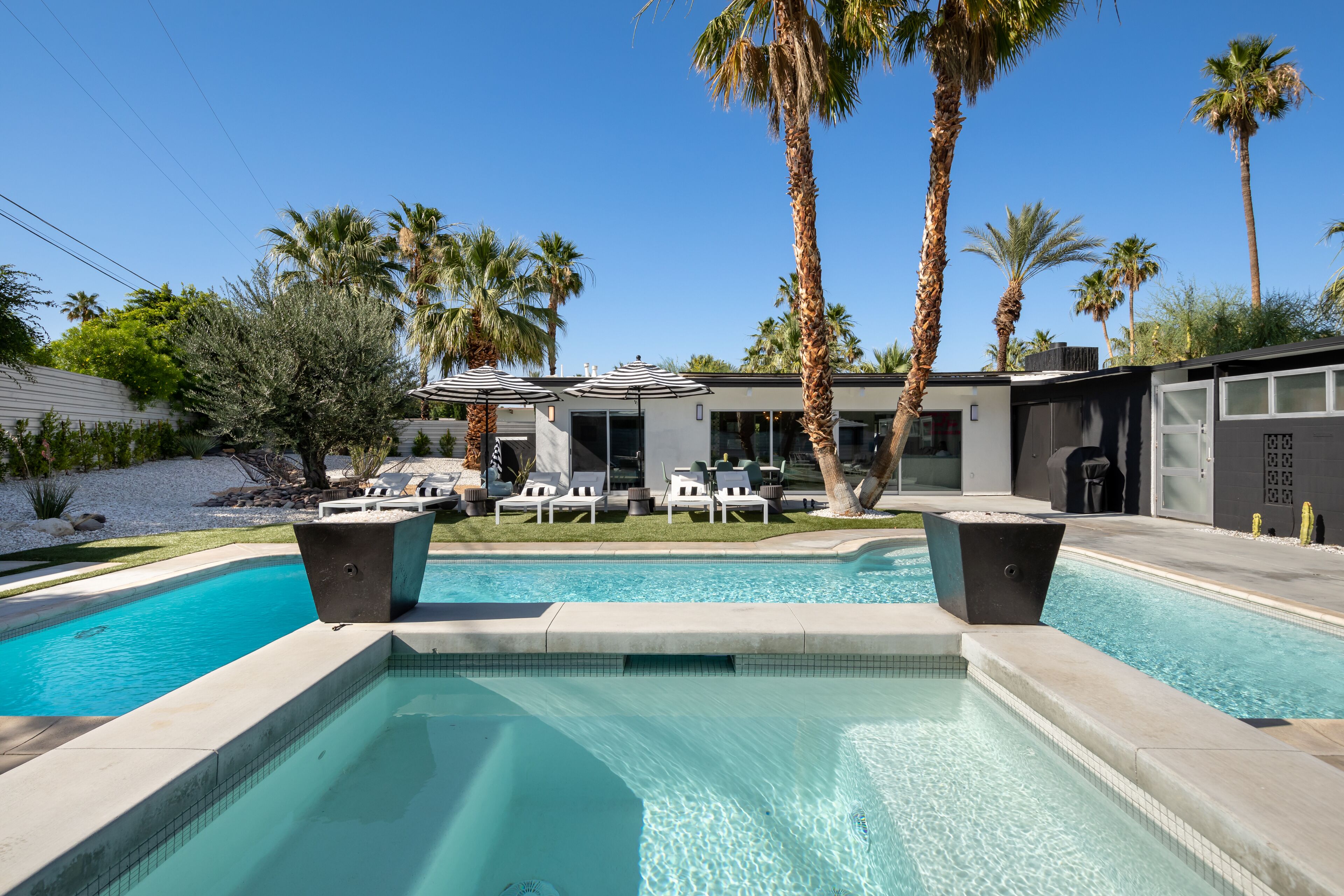 Pulp House: Hip 3-bedroom designer desert chic