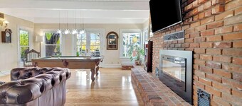 ViCTORIAN ViLLA-Hot Tub, Pool Table, Fabulous Yard