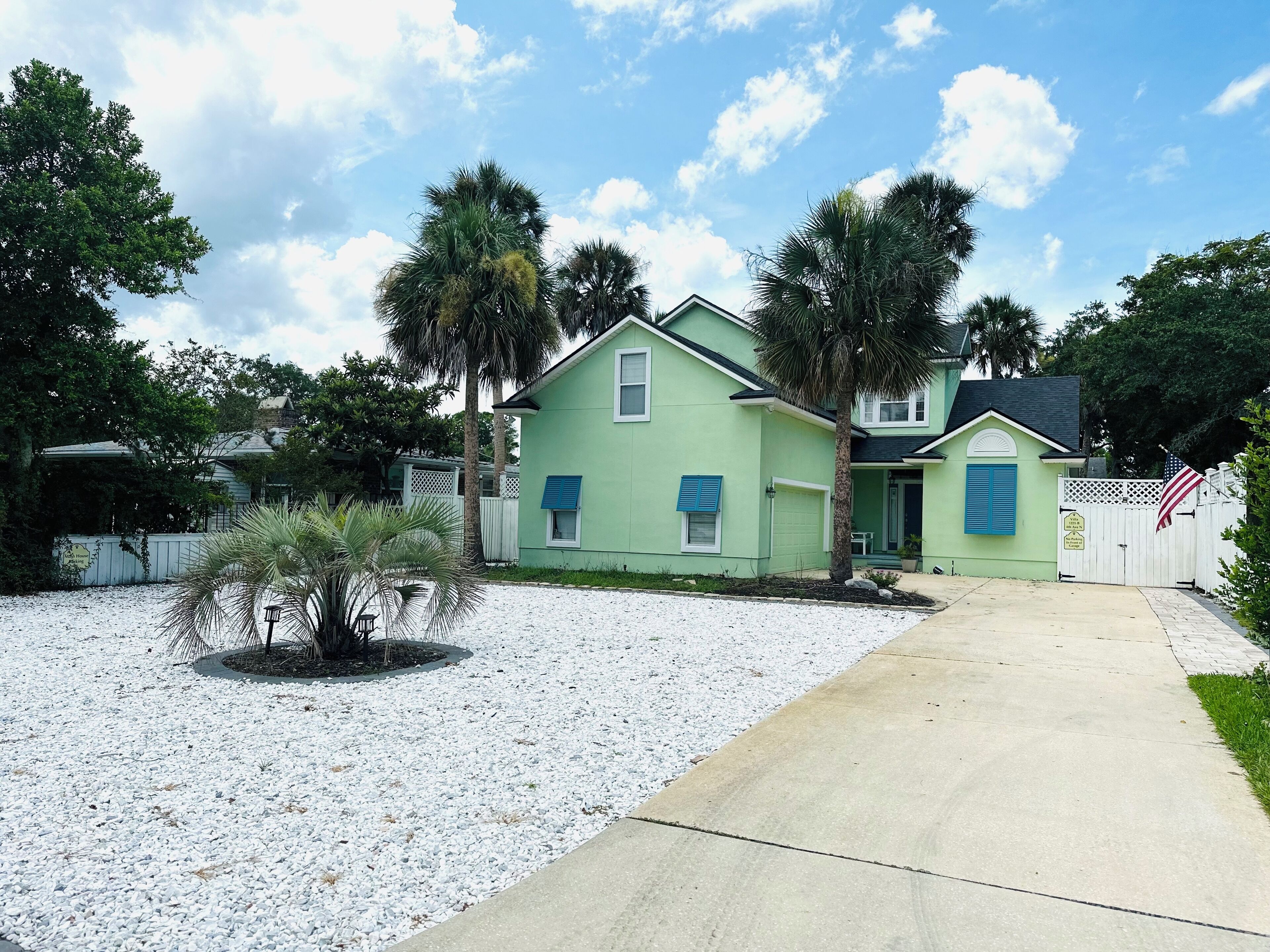 Upscale Beach  Home  near the Pier
