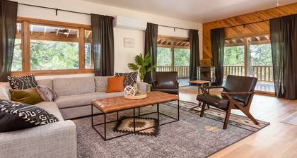 Cozy Cabin w/ Hot tub near amazing fishing lake!