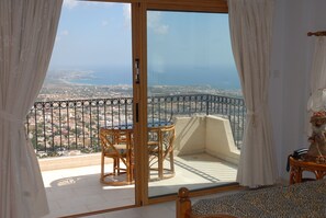 3 bedrooms, desk, iron/ironing board, free WiFi - Peyia: House / Villa - Peyia Pool villa in the south of Cyprus (Greece side) with panoramic view over 20km (Peyia)