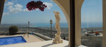 Peyia: Ferienhaus / Villa - Peyia Villa mit Swimmingpool im Süden von Zypern (griechische Seite) mit Panoramablick über 20 km