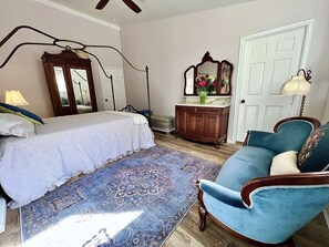 3 bedrooms, desk, travel cot, free WiFi