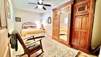 3 bedrooms, desk, travel crib, free WiFi