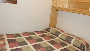 A small, single-bed room with a wooden bunk bed above. - 2-room apartment, 4 pers, SE, balcony, collective parking (Valloire)