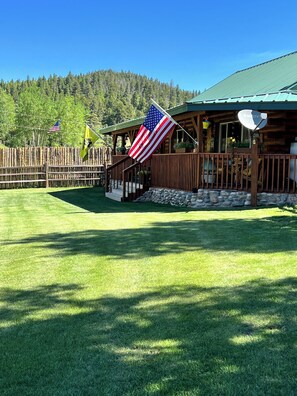 Exterior - Two Bears Cabin: Secluded Mountain Retreat near Lake Isabel. (Wetmore)
