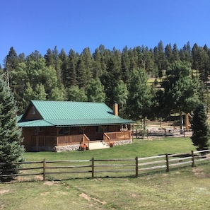 Exterior - Two Bears Cabin: Secluded Mountain Retreat near Lake Isabel. (Wetmore)