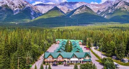 Banff Gate- Private Entrance 2-Level Townhouse