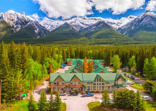 Banff Gate- Private Entrance 2-Level Townhouse