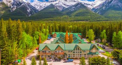 Banff Gate- Private Entrance 2-Level Townhouse