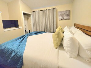 2 habitaciones, escritorio, tabla de planchar con plancha y wifi gratis 