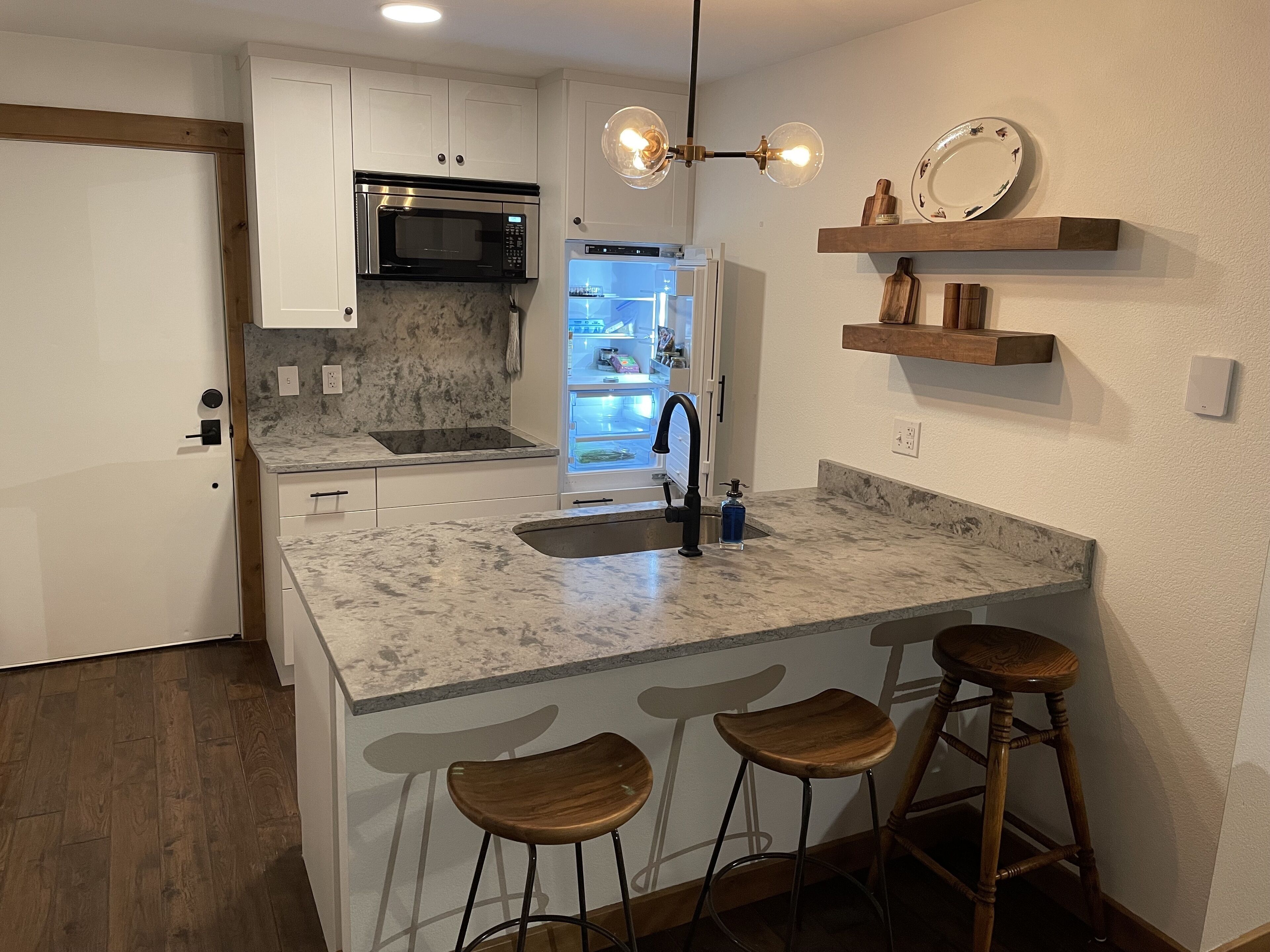 Fridge, microwave, stovetop, dishwasher