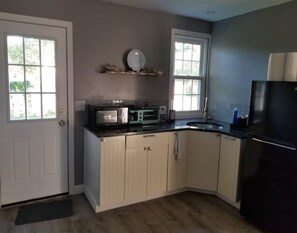 Fridge, microwave, oven, coffee/tea maker