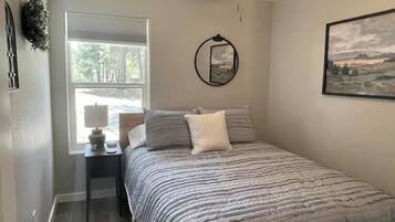 2 bedrooms, iron/ironing board, travel cot, free WiFi